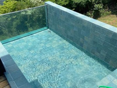 vidro de piscina elegante